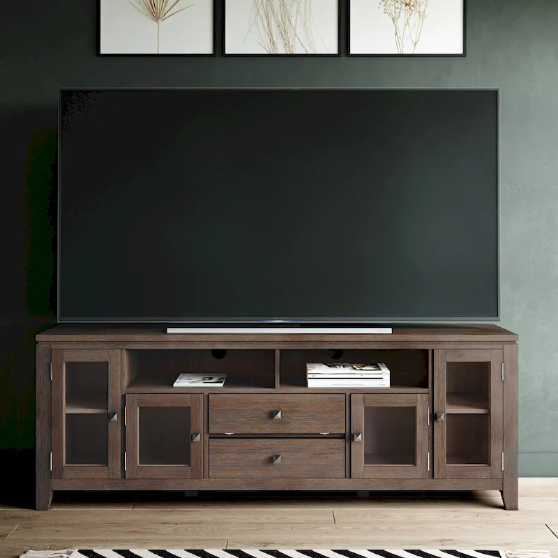 Meuble TV contemporain WYNDENHALL Essex en bois massif, 183 cm de large, pour téléviseurs jusqu'à 203 cm (80 pouces).