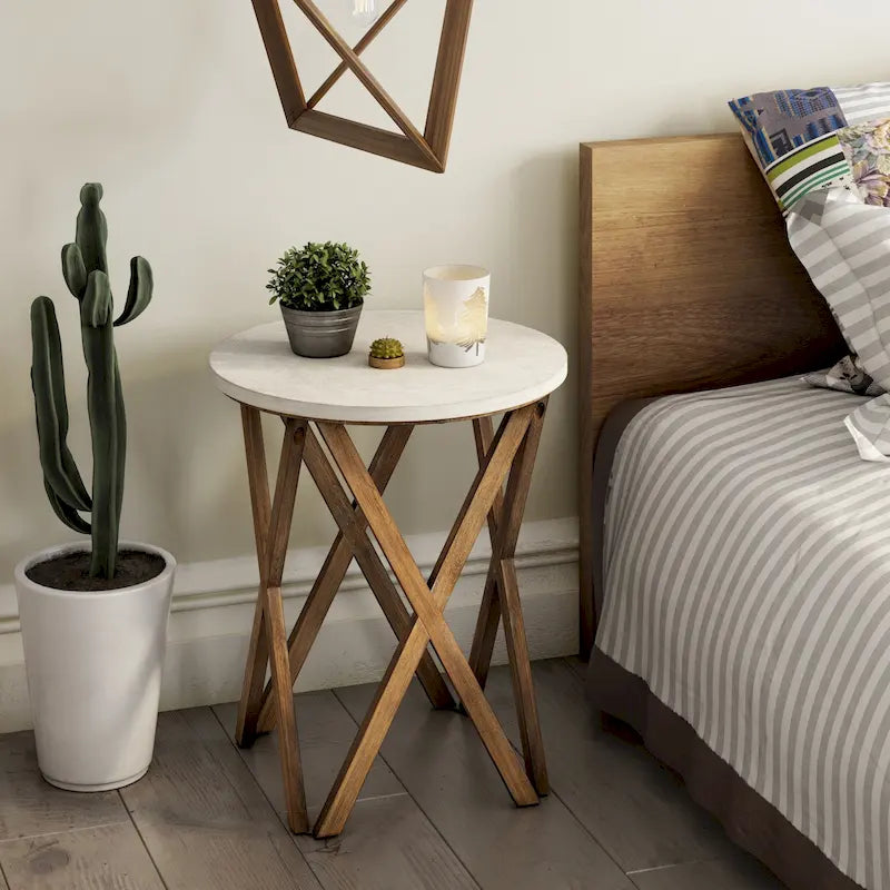 Table d'appoint ronde COZAYH, style ferme moderne, plateau vieilli et piètement assorti. Idéale pour une déco bohème ou une maison de campagne moderne.