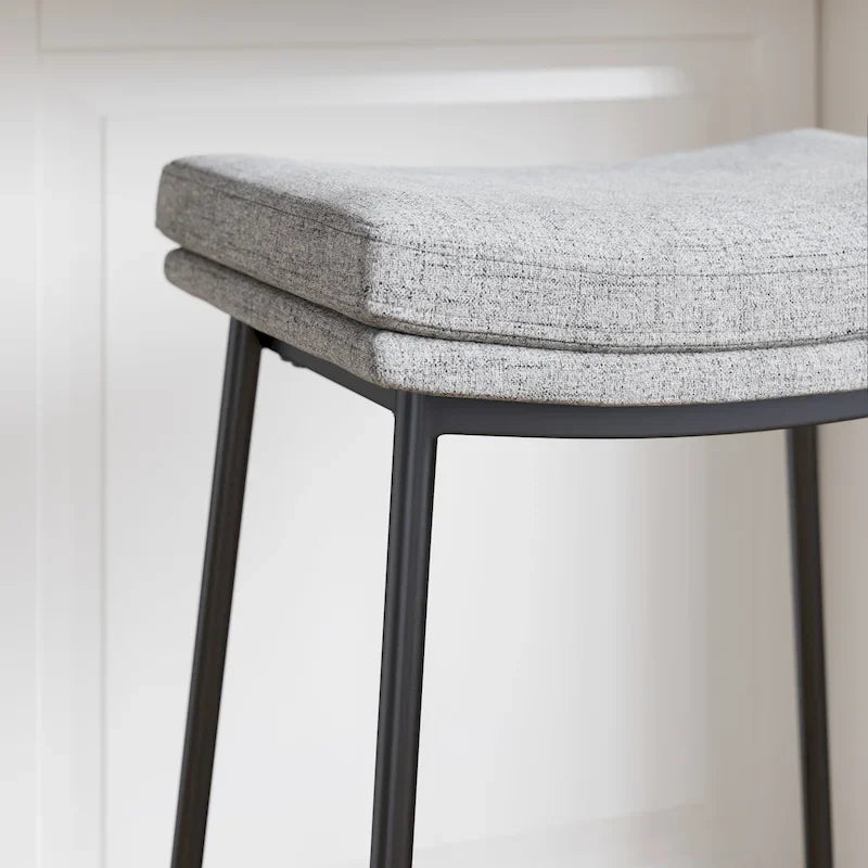 Tabouret de bar de cuisine moderne sans dossier Nathan James Arlo, avec assise en selle et piètement en métal