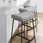 Tabouret de bar de cuisine moderne sans dossier Nathan James Arlo, avec assise en selle et piètement en métal