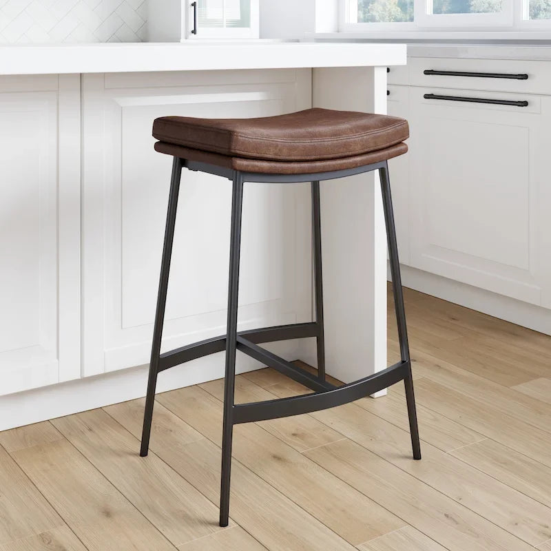 Tabouret de bar de cuisine moderne sans dossier Nathan James Arlo, avec assise en selle et piètement en métal