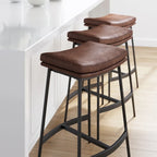 Tabouret de bar de cuisine moderne sans dossier Nathan James Arlo, avec assise en selle et piètement en métal