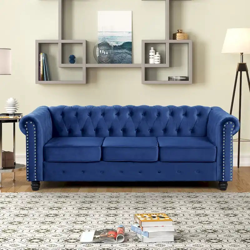 Canapé Chesterfield Morden Fort en velours, orné de clous décoratifs et doté de pieds massifs, pour salon