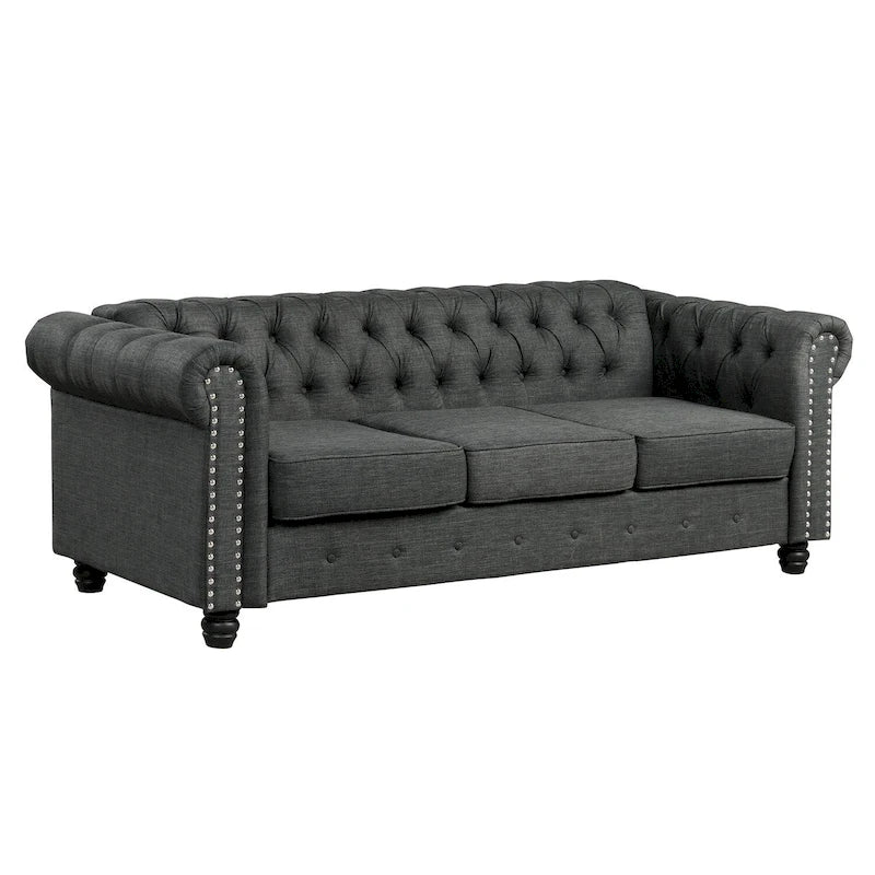 Canapé Chesterfield en lin Morden Fort avec capitonnage à boutons, clous décoratifs et pieds en bois massif pour salon