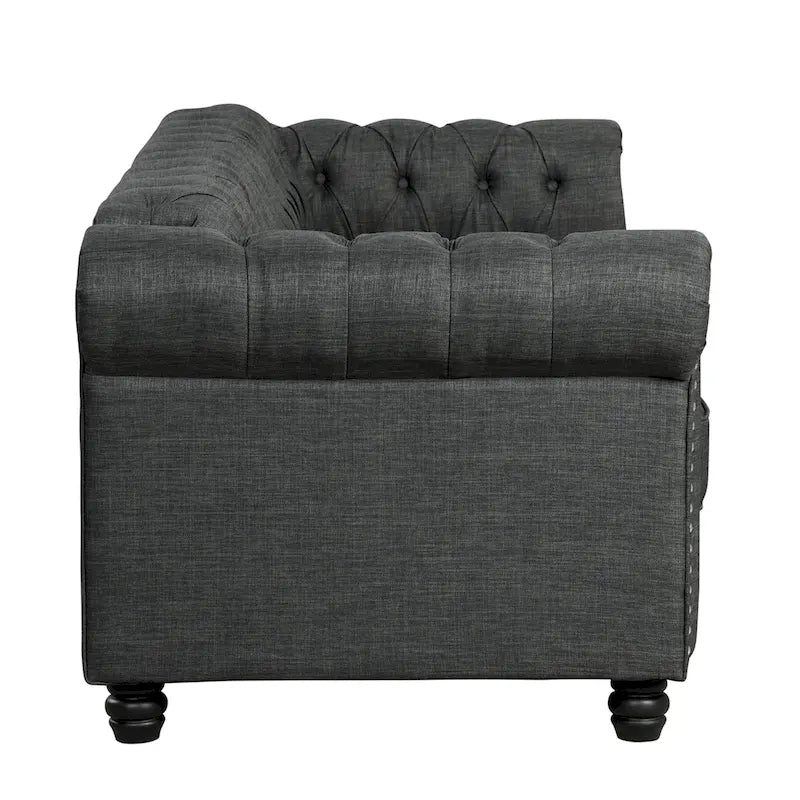 Canapé Chesterfield en lin Morden Fort avec capitonnage à boutons, clous décoratifs et pieds en bois massif pour salon
