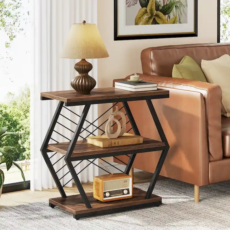Table d'appoint à 3 niveaux avec rangement, style industriel, avec 3 étagères ouvertes.
