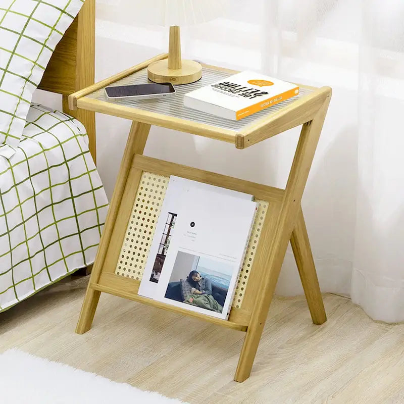 Table d'appoint en bambou avec plateau en verre et porte-revues