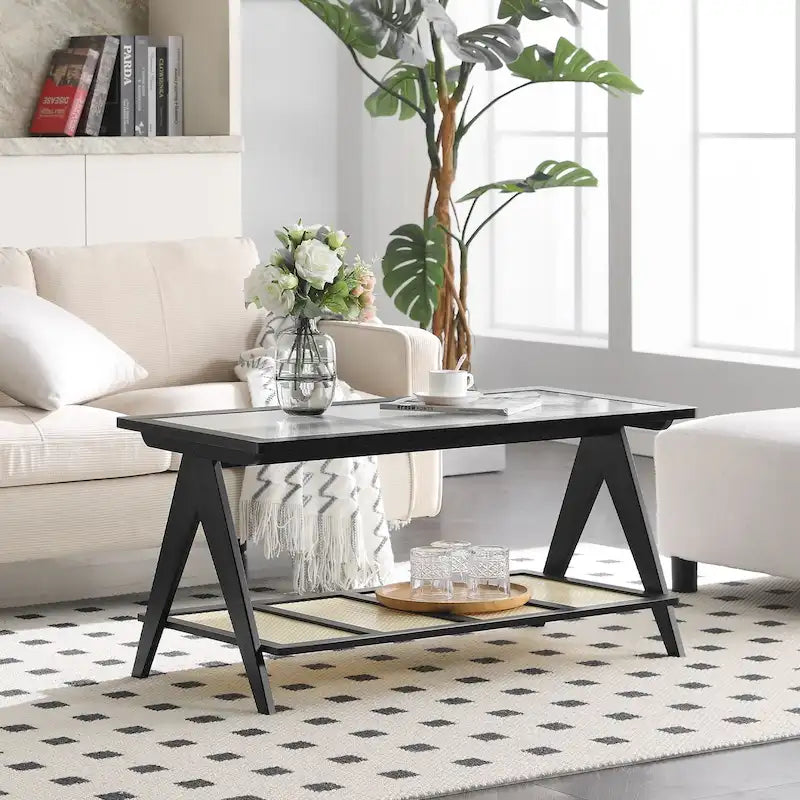 Table d'appoint en bambou avec plateau en verre et porte-revues