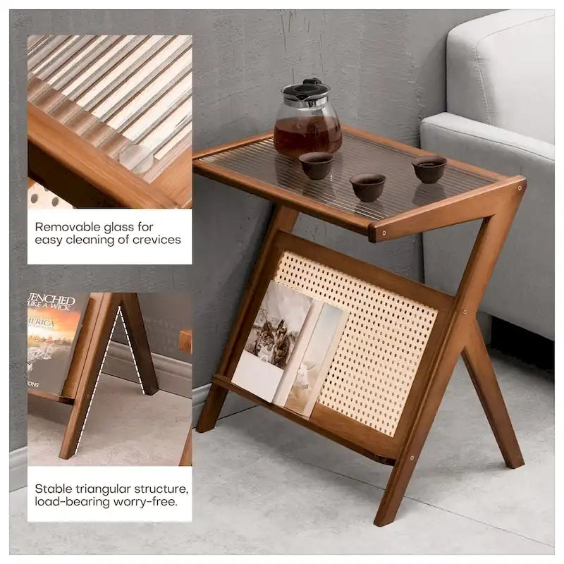 Table d'appoint en bambou avec plateau en verre et porte-revues