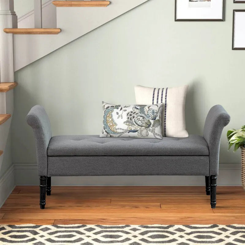 Banc coffre ottoman avec accoudoirs, capitonné et rembourré, idéal pour une chambre ou une entrée. Repose-pieds avec grand espace de rangement.