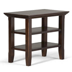 Table d'appoint étroite de style transitionnel en bois massif WYNDENHALL Normandy, 35,5 cm de large