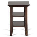 Table d'appoint étroite de style transitionnel en bois massif WYNDENHALL Normandy, 35,5 cm de large