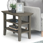 Table d'appoint étroite de style transitionnel en bois massif WYNDENHALL Normandy, 35,5 cm de large