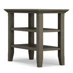Table d'appoint étroite de style transitionnel en bois massif WYNDENHALL Normandy, 35,5 cm de large