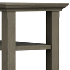 Table d'appoint étroite de style transitionnel en bois massif WYNDENHALL Normandy, 35,5 cm de large