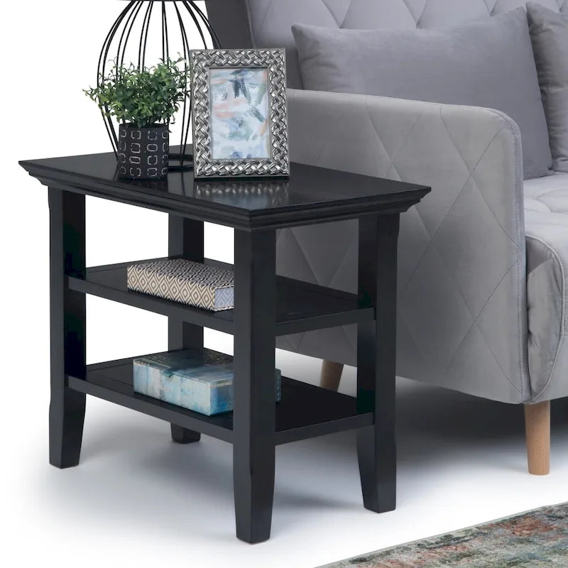 Table d'appoint étroite de style transitionnel en bois massif WYNDENHALL Normandy, 35,5 cm de large