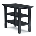 Table d'appoint étroite de style transitionnel en bois massif WYNDENHALL Normandy, 35,5 cm de large