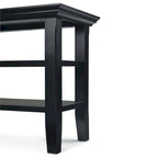 Table d'appoint étroite de style transitionnel en bois massif WYNDENHALL Normandy, 35,5 cm de large