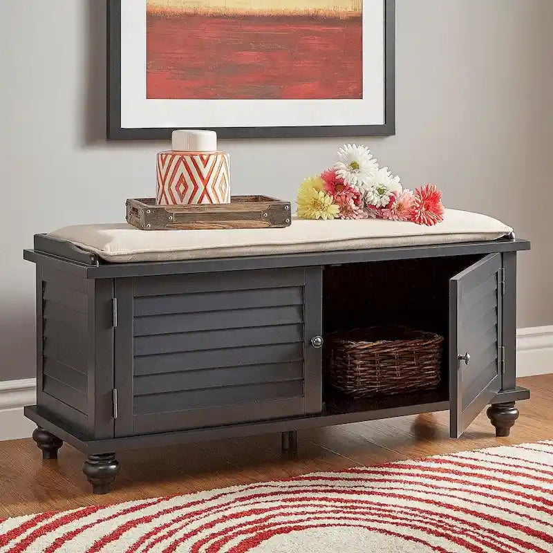 Banc de rangement à porte persienne avec coussin en velours Maybelle par iNSPIRE Q Classic