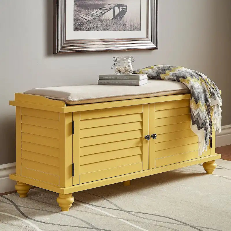 Banc de rangement à porte persienne avec coussin en velours Maybelle par iNSPIRE Q Classic
