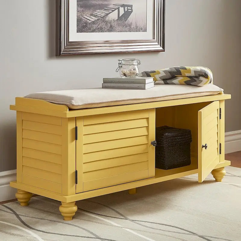 Banc de rangement à porte persienne avec coussin en velours Maybelle par iNSPIRE Q Classic