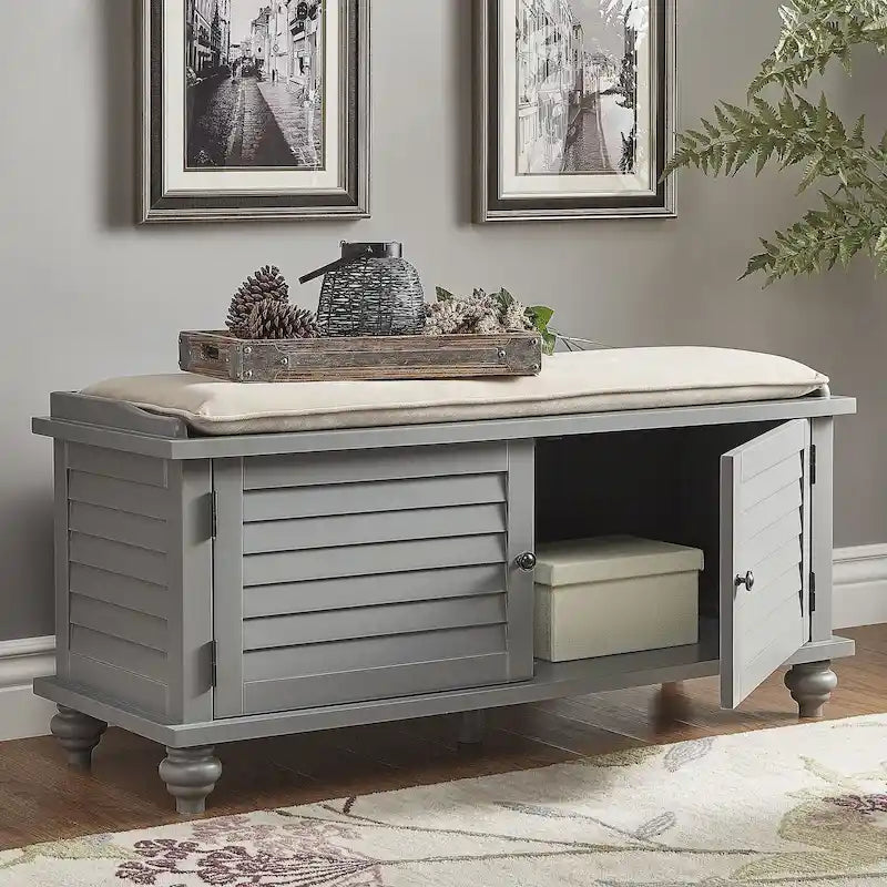 Banc de rangement à porte persienne avec coussin en velours Maybelle par iNSPIRE Q Classic