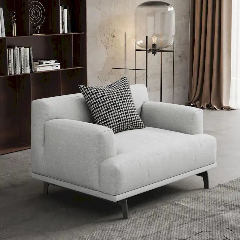 Canapé droit en tissu beige avec accoudoirs carrés
