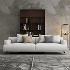 Canapé droit en tissu beige avec accoudoirs carrés