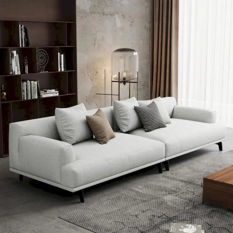 Canapé droit en tissu beige avec accoudoirs carrés