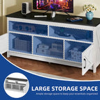 Meuble TV de style campagnard pour téléviseur jusqu'à 65 pouces avec portes et étagères ouvertes, console multimédia et prise électrique.