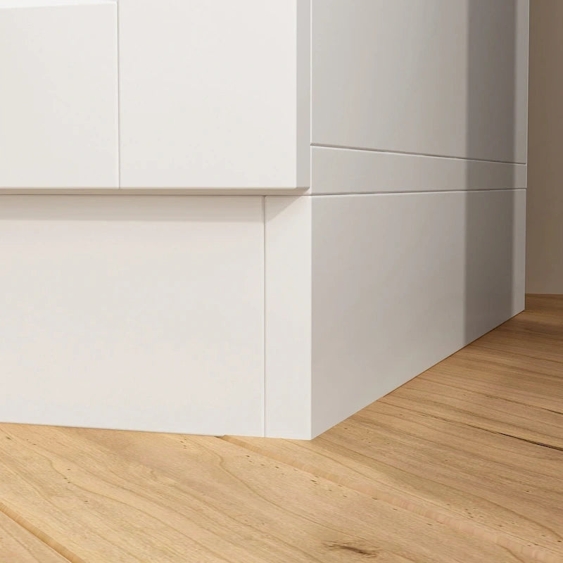 Armoire-penderie avec étagères, tringle à vêtements, portes et rangements.