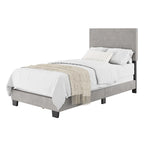 Lit rembourré moderne Celeste, sommier requis