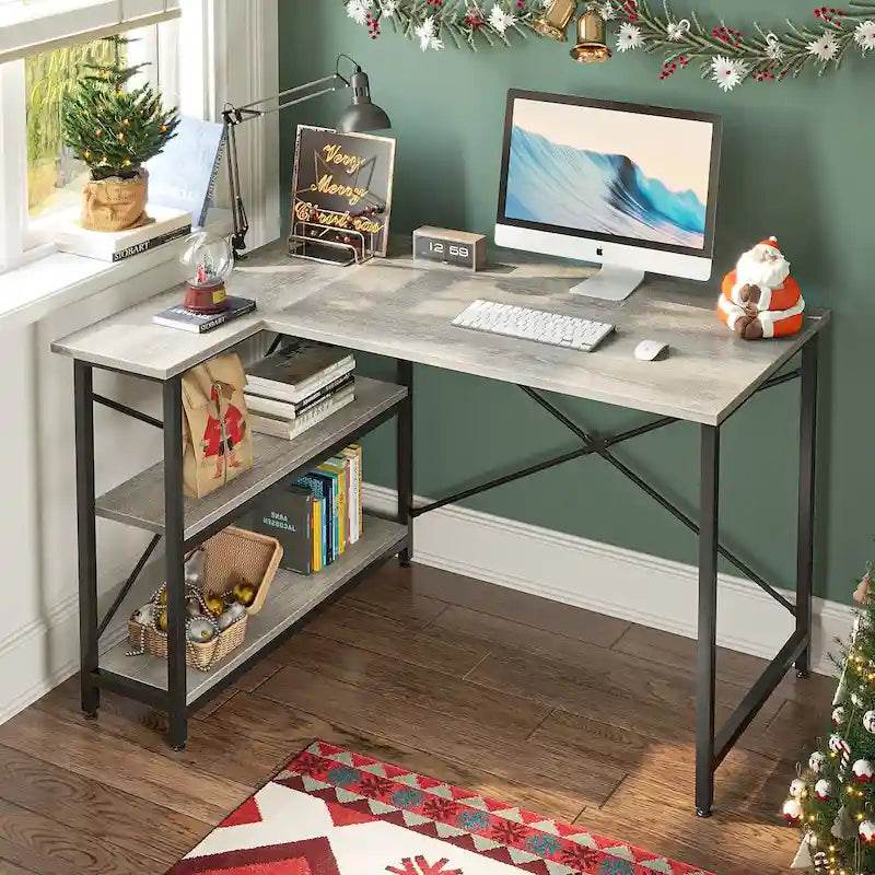 Petit bureau d'angle en forme de L avec étagères de rangement