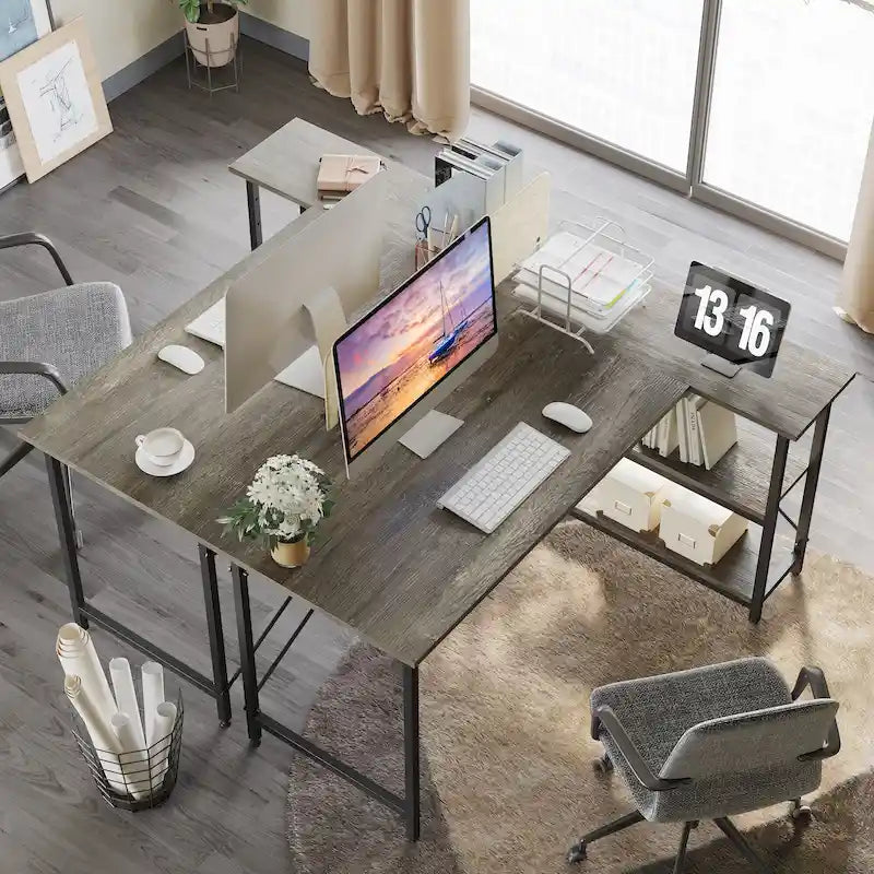 Petit bureau d'angle en forme de L avec étagères de rangement
