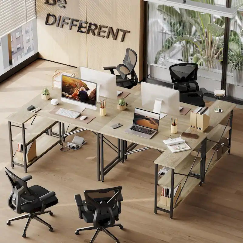 Petit bureau d'angle en forme de L avec étagères de rangement