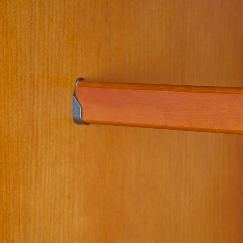Armoire familiale 4 portes Palace Imports 100% bois massif avec poignées en métal ou en bois