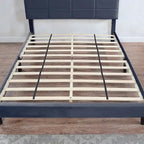 Lit coffre rembourré Rosdale gris avec ports USB par Furniture of America