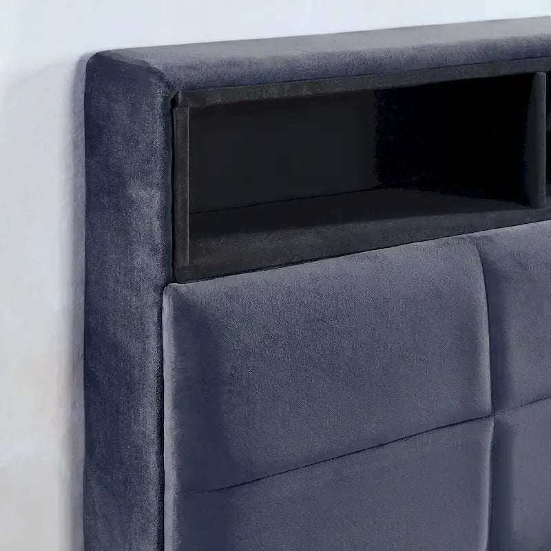 Lit coffre rembourré Rosdale gris avec ports USB par Furniture of America