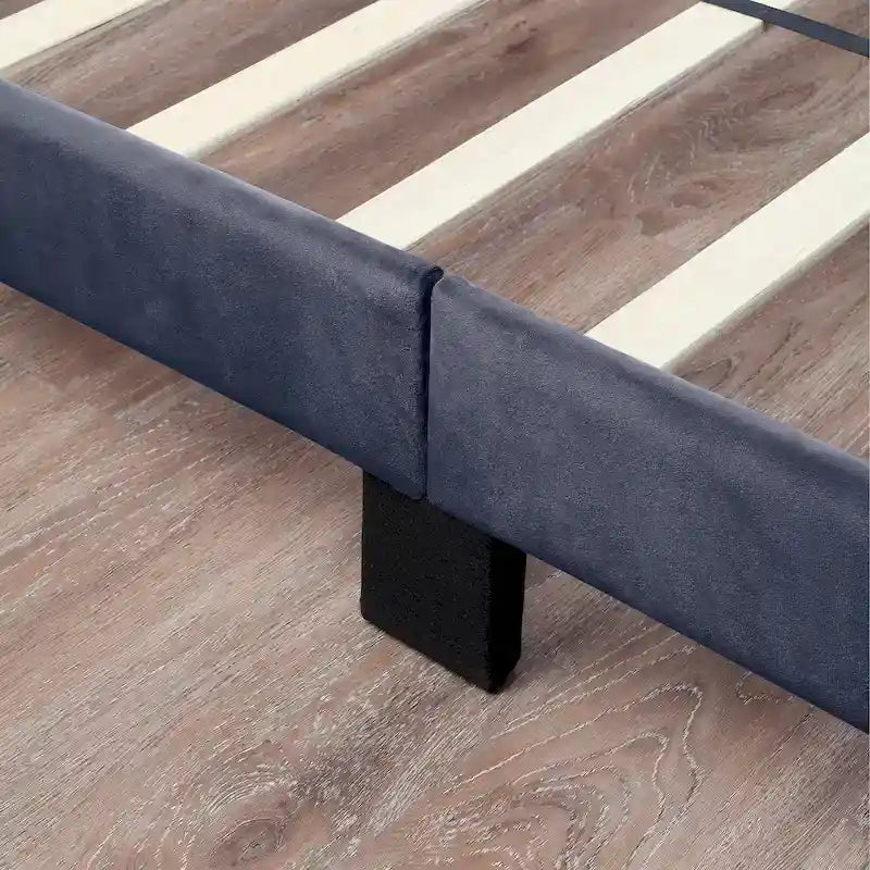 Lit coffre rembourré Rosdale gris avec ports USB par Furniture of America