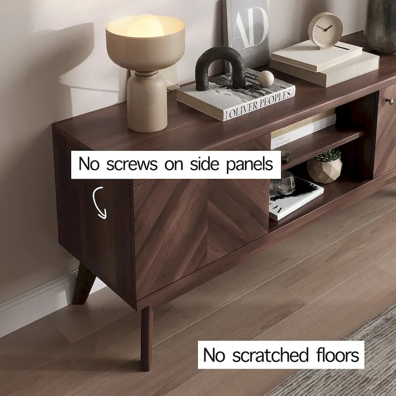 Meuble TV Living Skog de style scandinave moderne du milieu du siècle, à chevrons, pour téléviseurs jusqu'à 65 pouces, avec pieds en bois.
