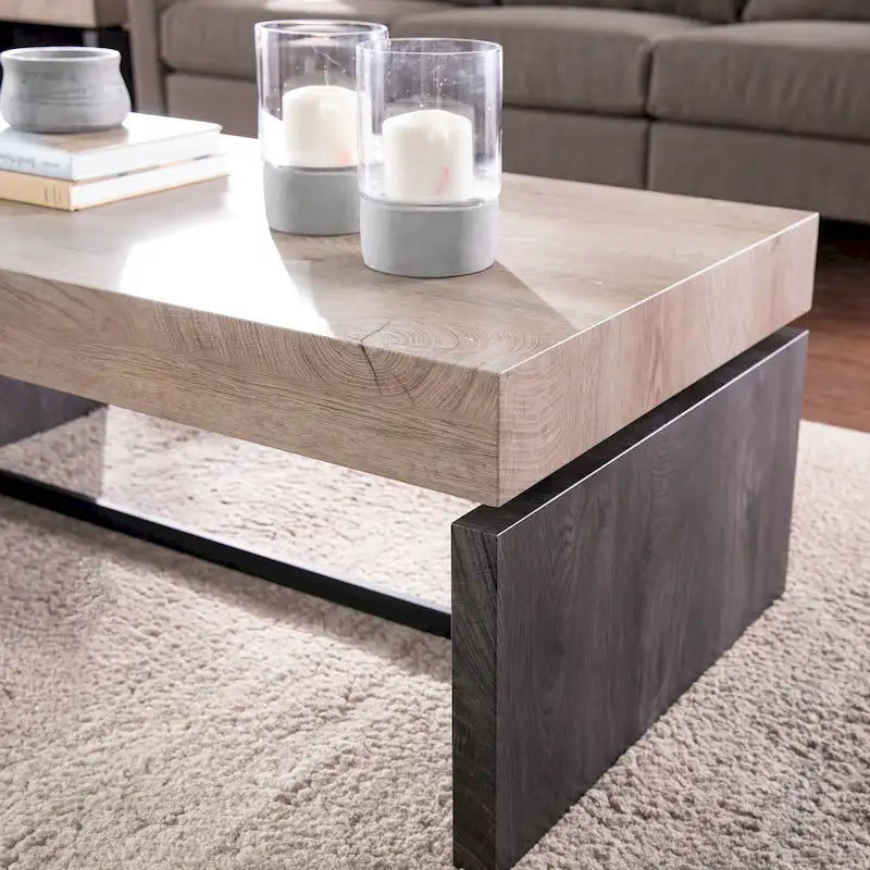 Table basse bicolore Hedgefield de SEI Furniture