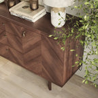 Buffet/meuble TV scandinave Living Skog avec tiroirs et pieds en bois pour téléviseurs jusqu'à 65 pouces.