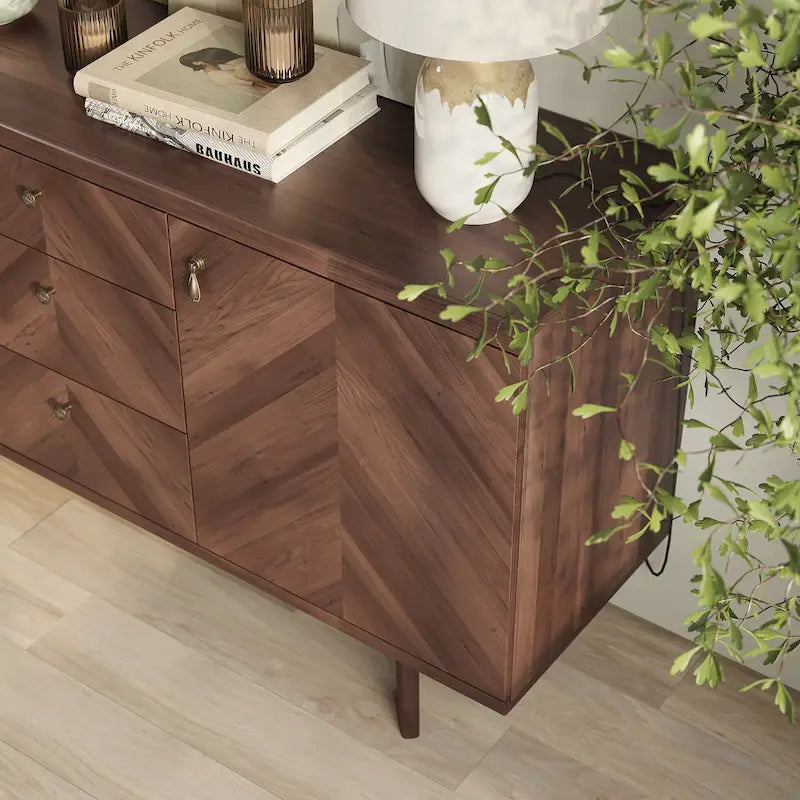 Buffet/meuble TV scandinave Living Skog avec tiroirs et pieds en bois pour téléviseurs jusqu'à 65 pouces.