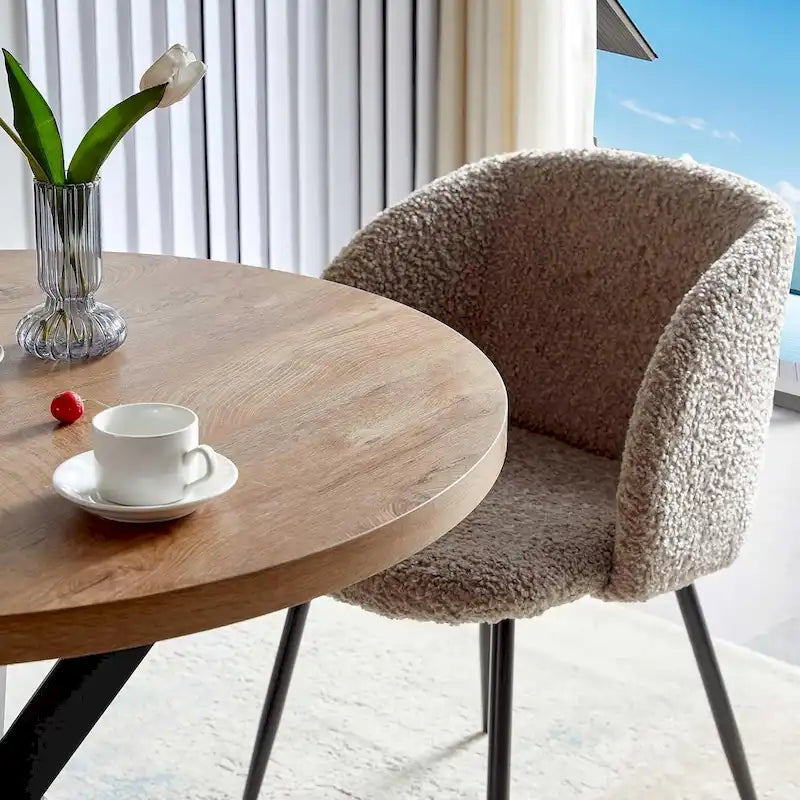 Ensemble table et chaises rondes Howtai avec accoudoirs en sherpa moelleux, gain de place