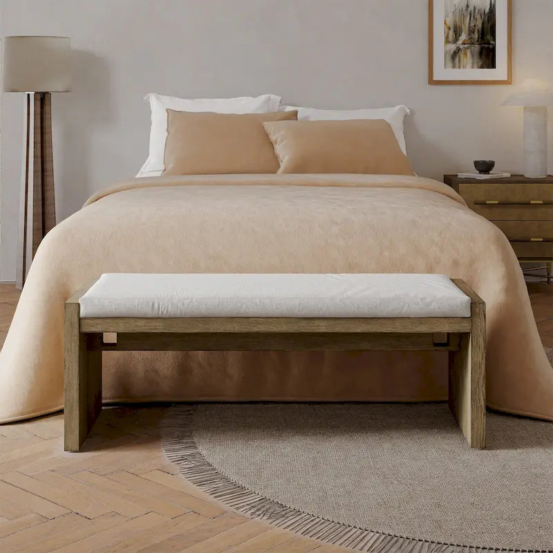 Banc Berta en bois massif capitonné, style transitionnel, par HULALA HOME