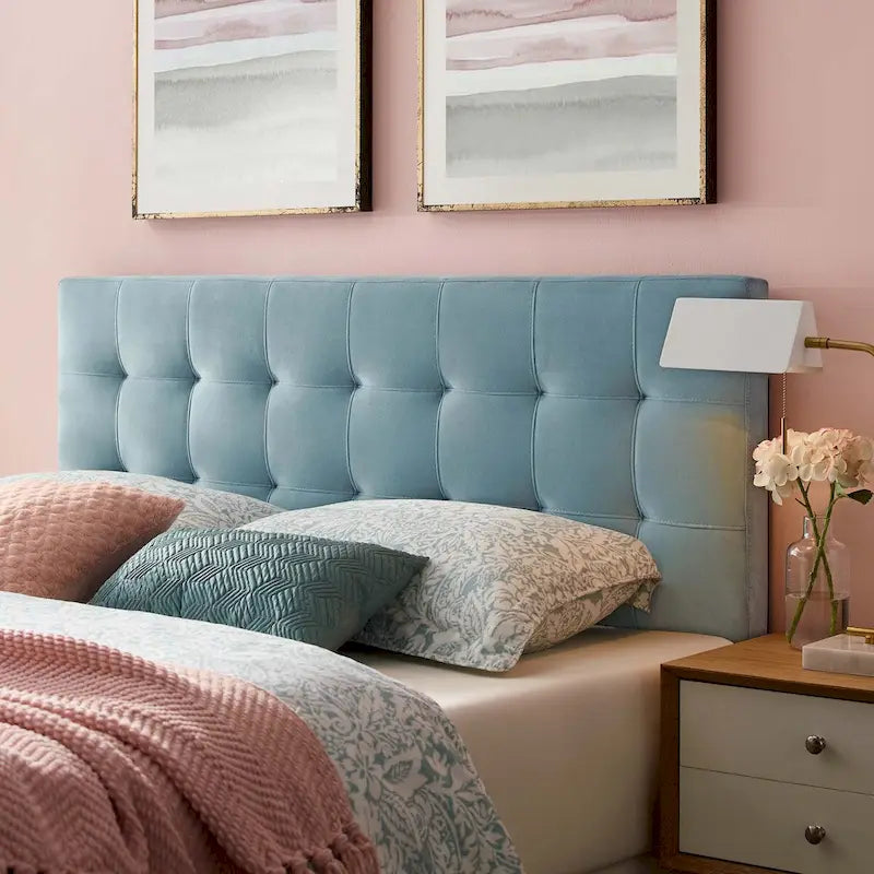 Tête de lit Carson Carrington Labbgard Queen-size en velours capitonné couleur biscuit