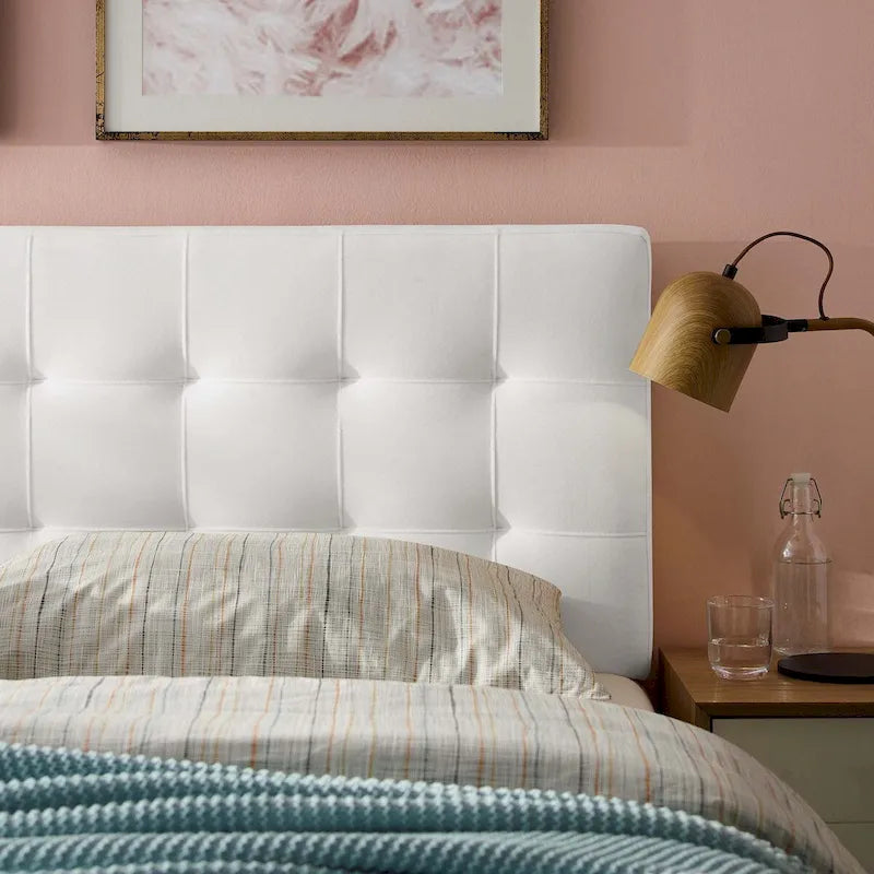 Tête de lit Carson Carrington Labbgard Queen-size en velours capitonné couleur biscuit