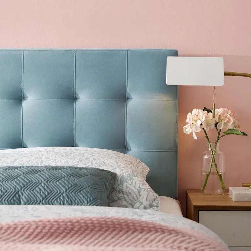 Tête de lit Carson Carrington Labbgard Queen-size en velours capitonné couleur biscuit