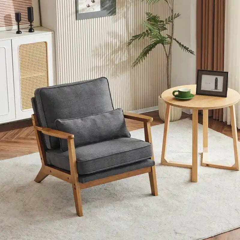 Fauteuil d'appoint beige en lin mélangé, pieds en bois et un coussin.