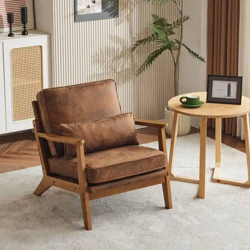 Fauteuil d'appoint beige en lin mélangé, pieds en bois et un coussin.